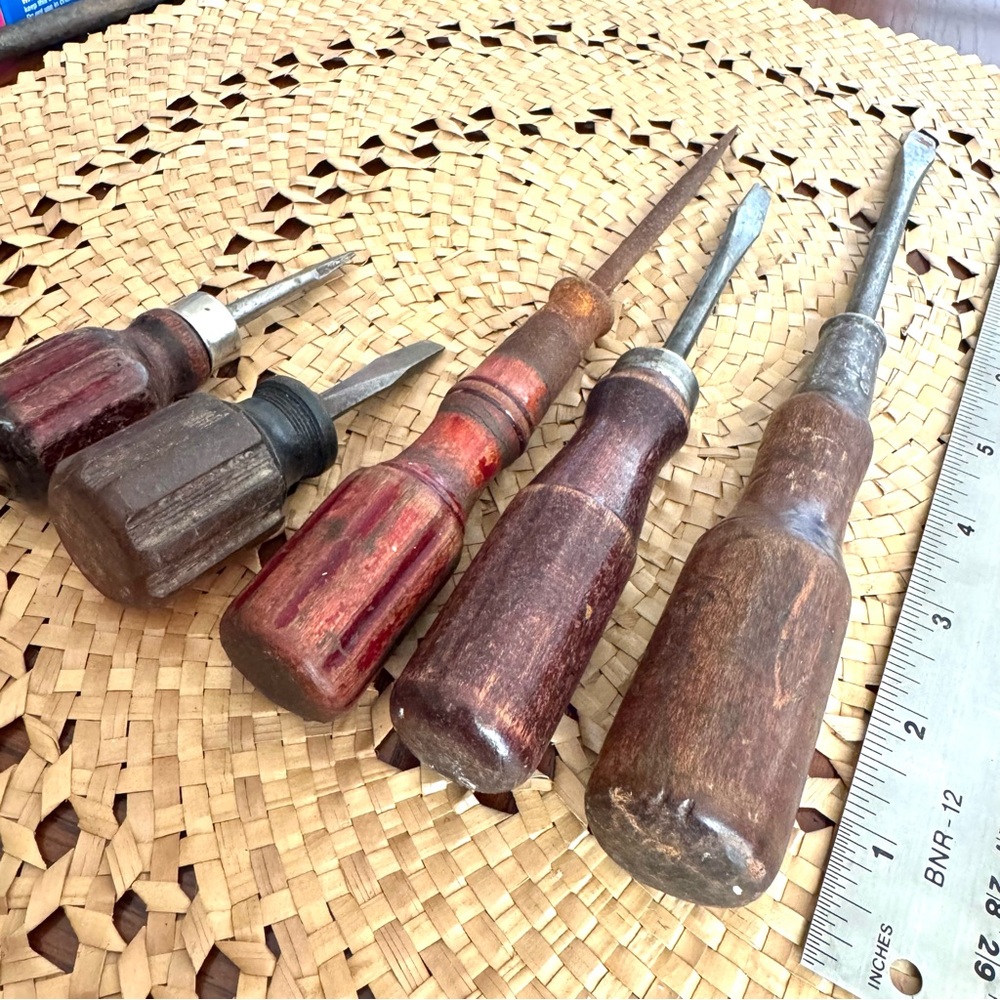 Lot of 5 Vintage Antique Wooden Handled Screwdrivers Flat Heads Tools - Picture 3 of 6